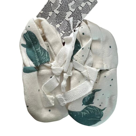 NWT Kate Quinn Tie Booties Slippers Beluga Whale 6-12m - Picture 1 of 2
